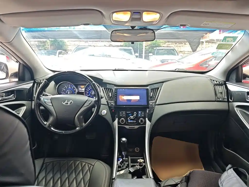 Фото 10 - Hyundai Sonata