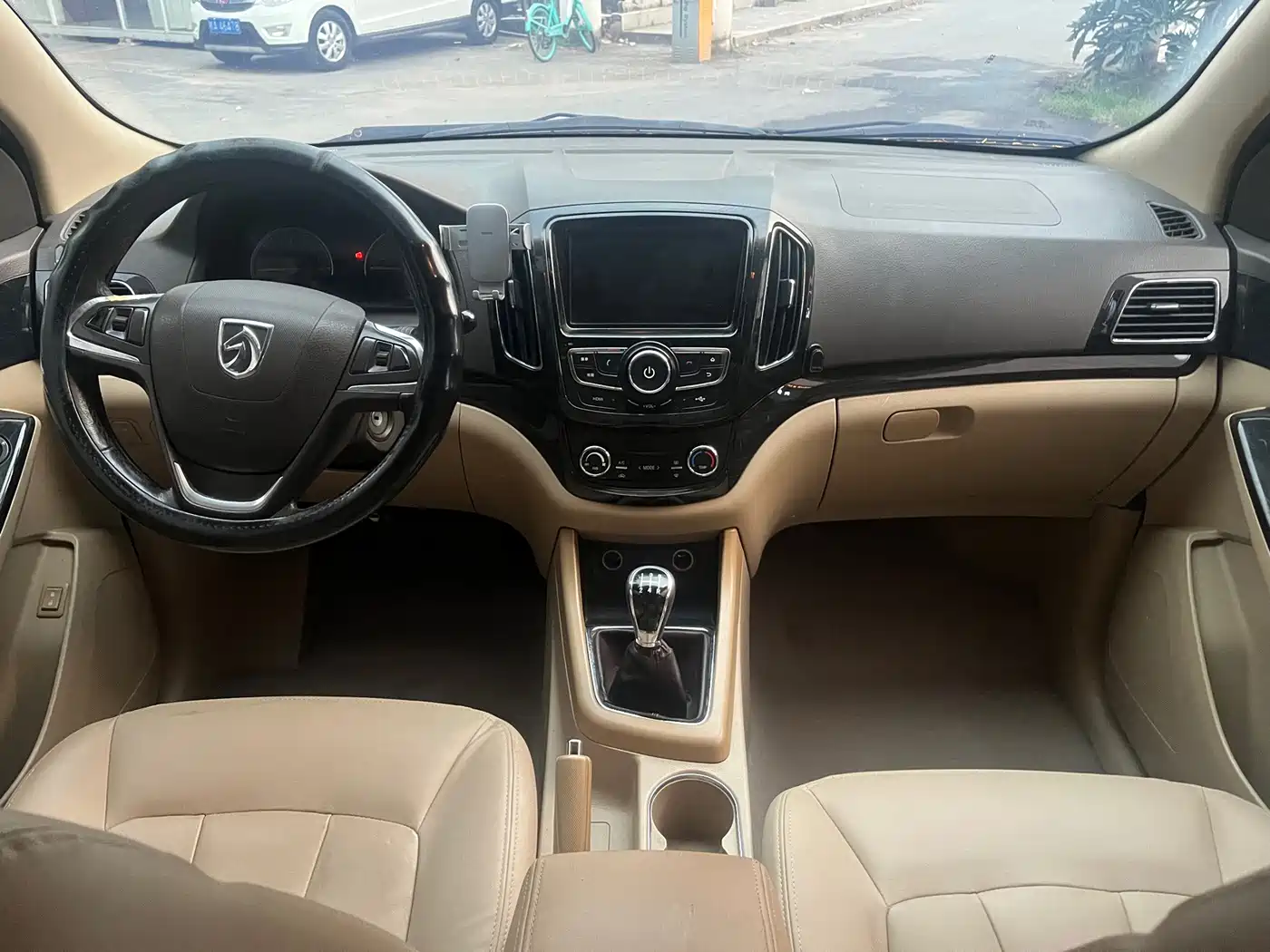 Baojun 730 2015 2015 1.8L Manual Luxury Navigation ESP Edition 7-seater