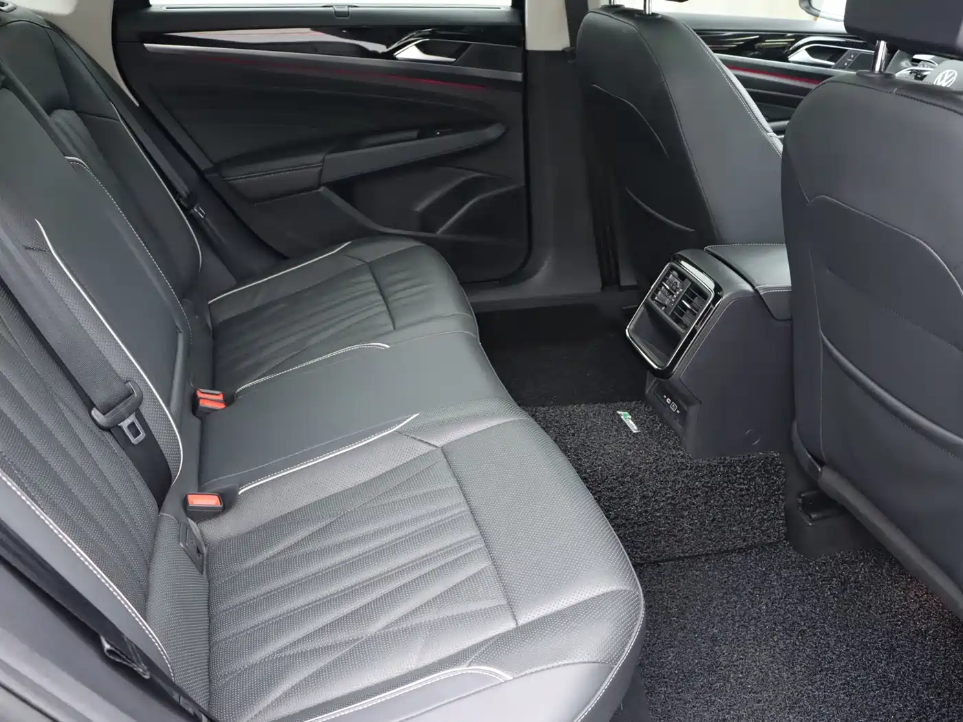 Photo 11 - Volkswagen Passat