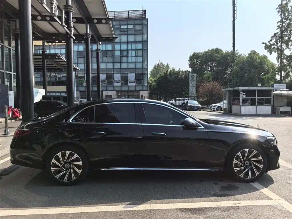Mercedes-Benz E-Class 2024 Model E 300 L Luxury фото 4