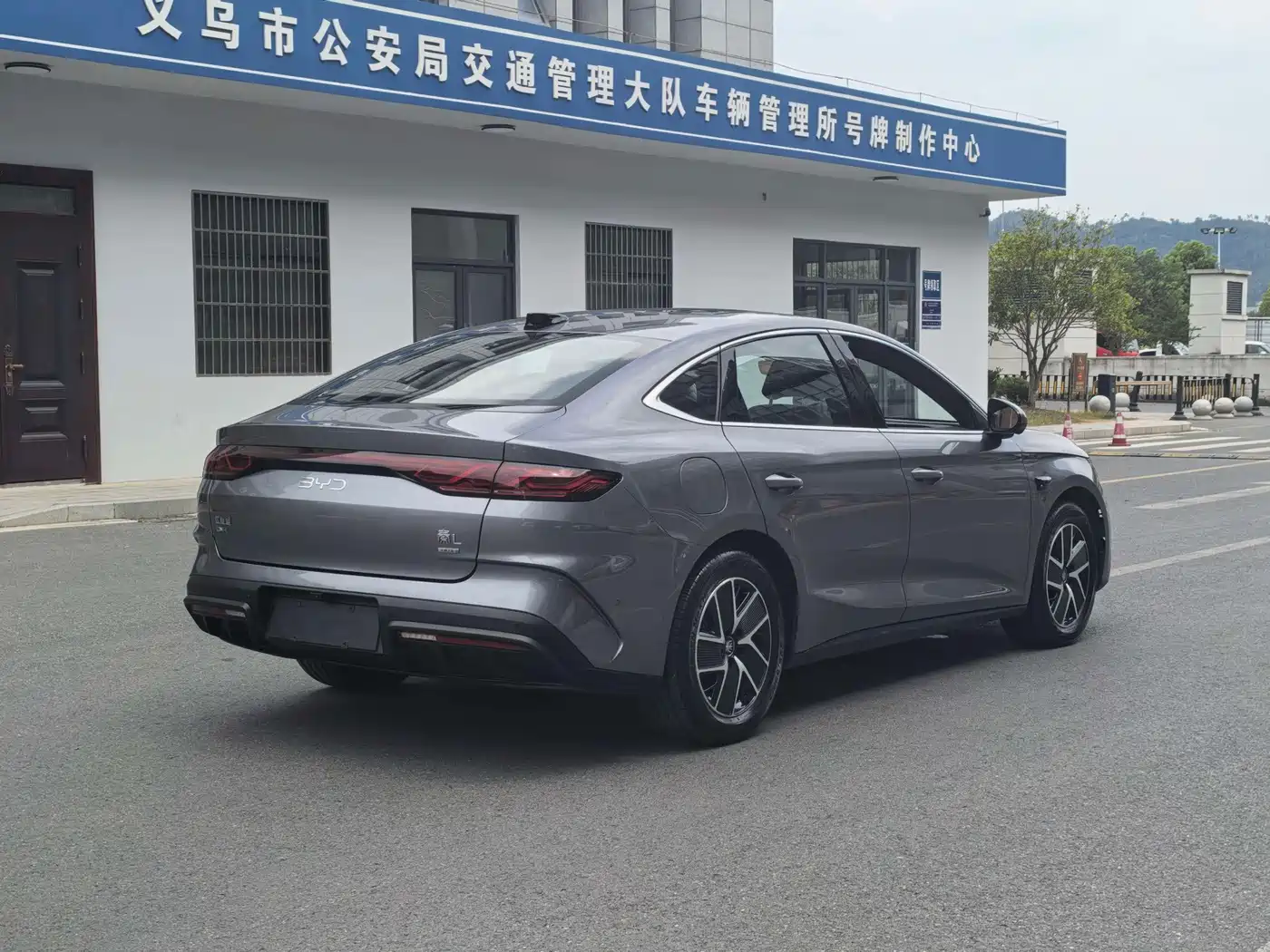 BYD Qin L 2025 2025 DM-i Smart Drive Edition 120KM Leading