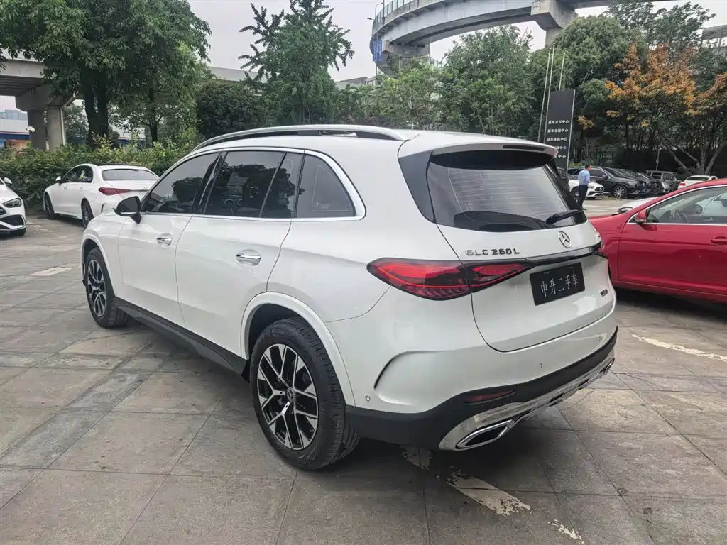 Mercedes-Benz GLC 2024 GLC 260 L 4MATIC Luxury 5-seater фото 4