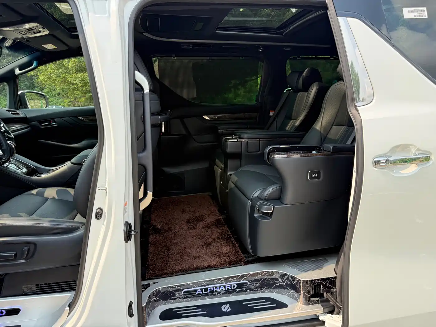 Toyota Alphard 2021 Hybrid 2.5L Premium фото 11