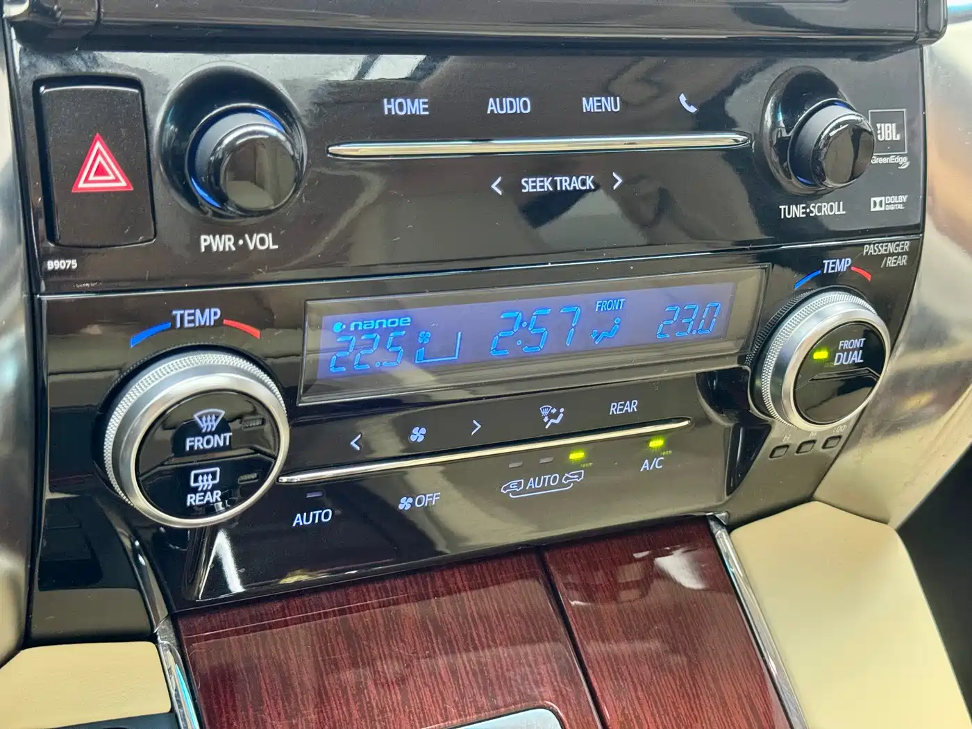 Toyota Alphard 2015 3.5L Luxury Edition фото 15