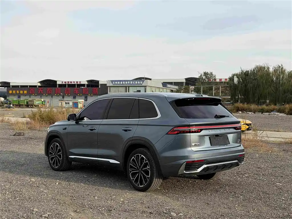 Фото 6 - Geely Monjaro