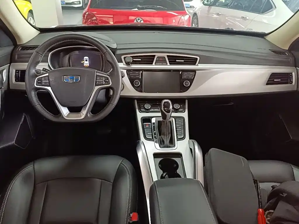 Фото 10 - Geely Atlas