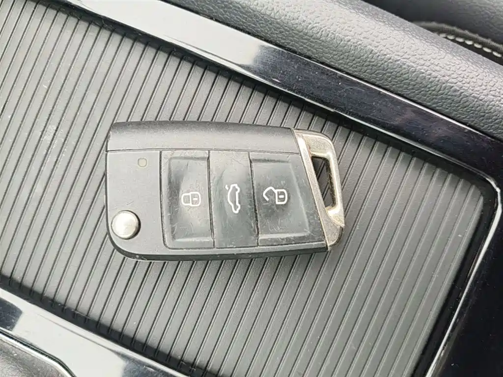 VOLKSWAGEN TOURANG