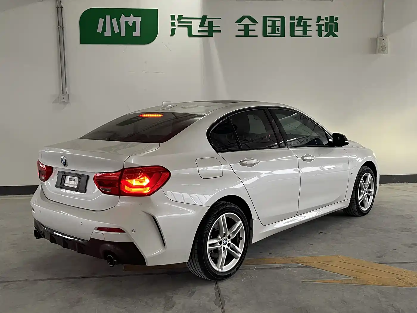 BMW 1 Series 2022 120i M Sport Shadow Edition фото 7