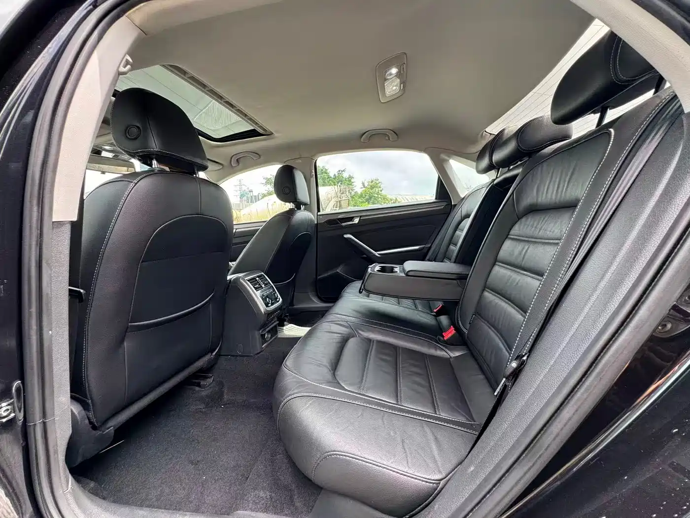 Volkswagen Passat 2017 280TSI DSG Prestige фото 8