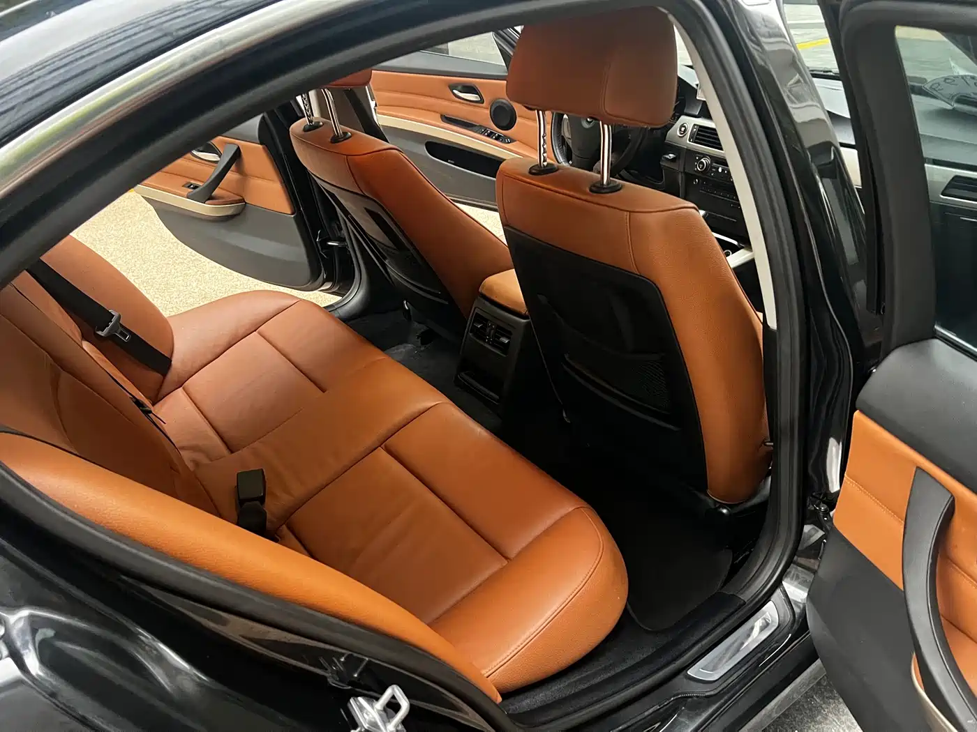 BMW 3 Series 2010 2011 320i Luxury