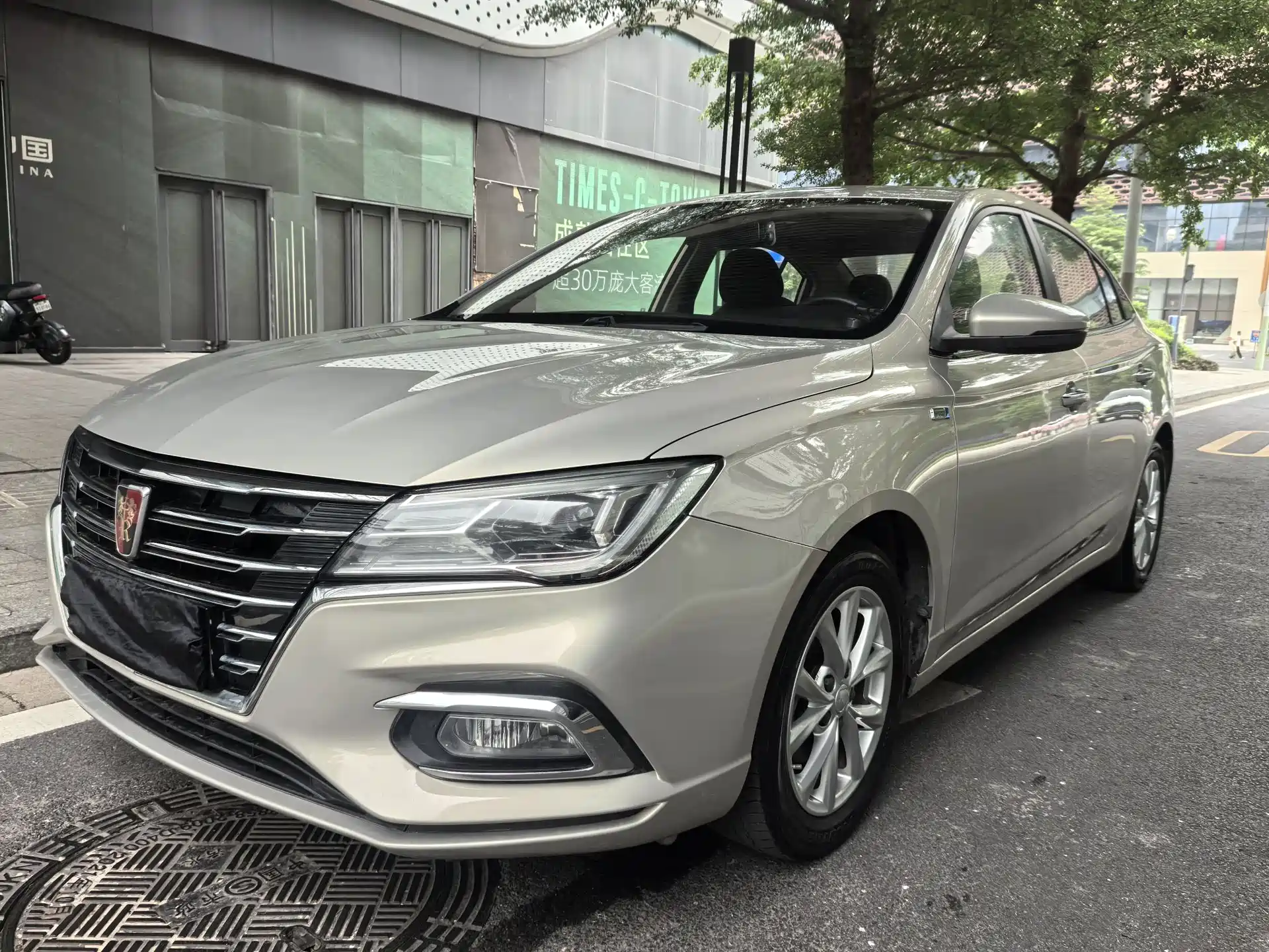 Фото 1 - Roewe i5