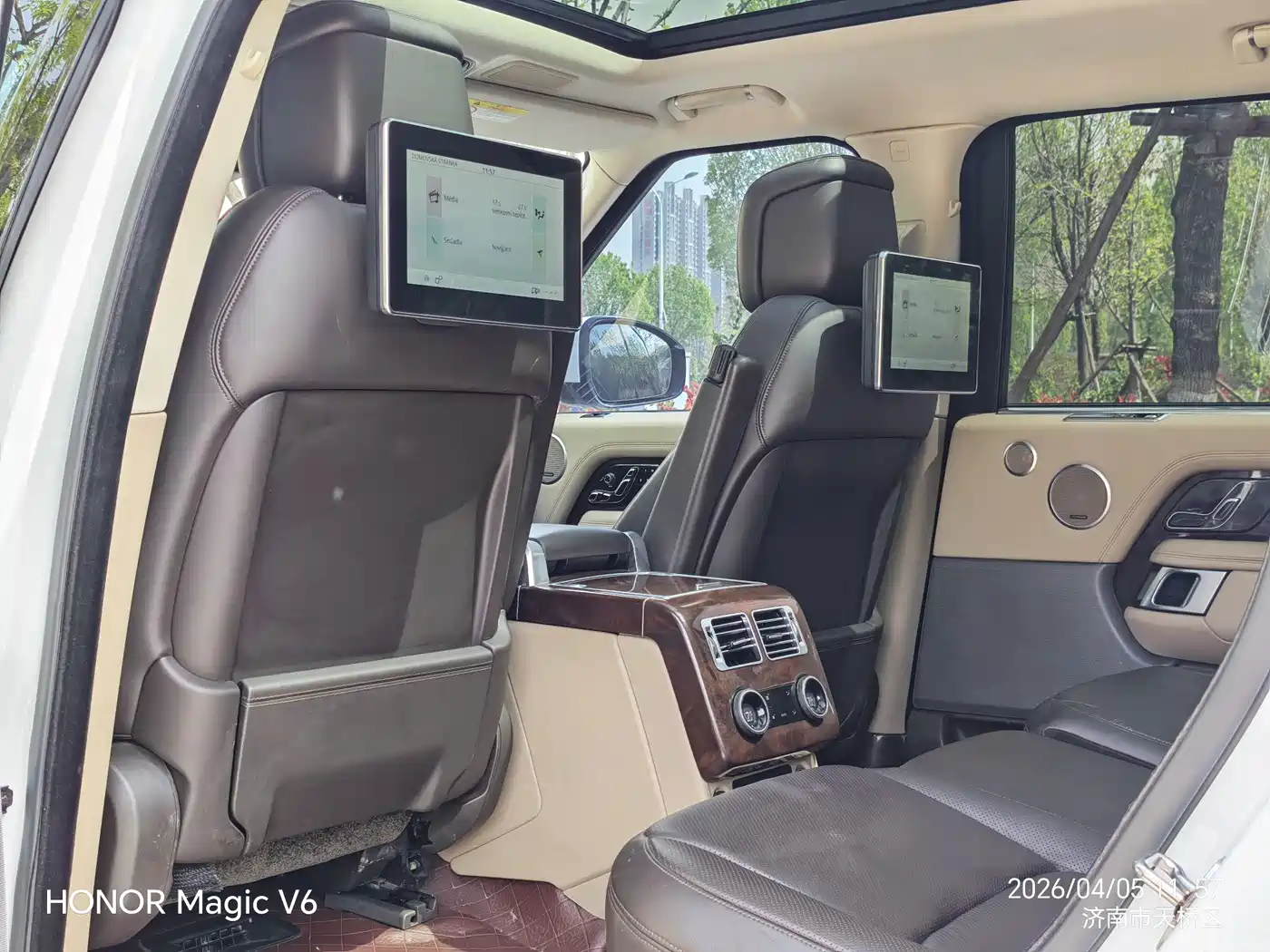 Land Rover Range Rover 2021 3.0 L6 Heritage Extended Classic Edition фото 5