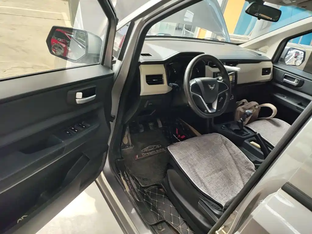 Wuling Motors Wuling Hongguang PLUS 2019 2019 1.5T Manual Comfort 7-Seater
