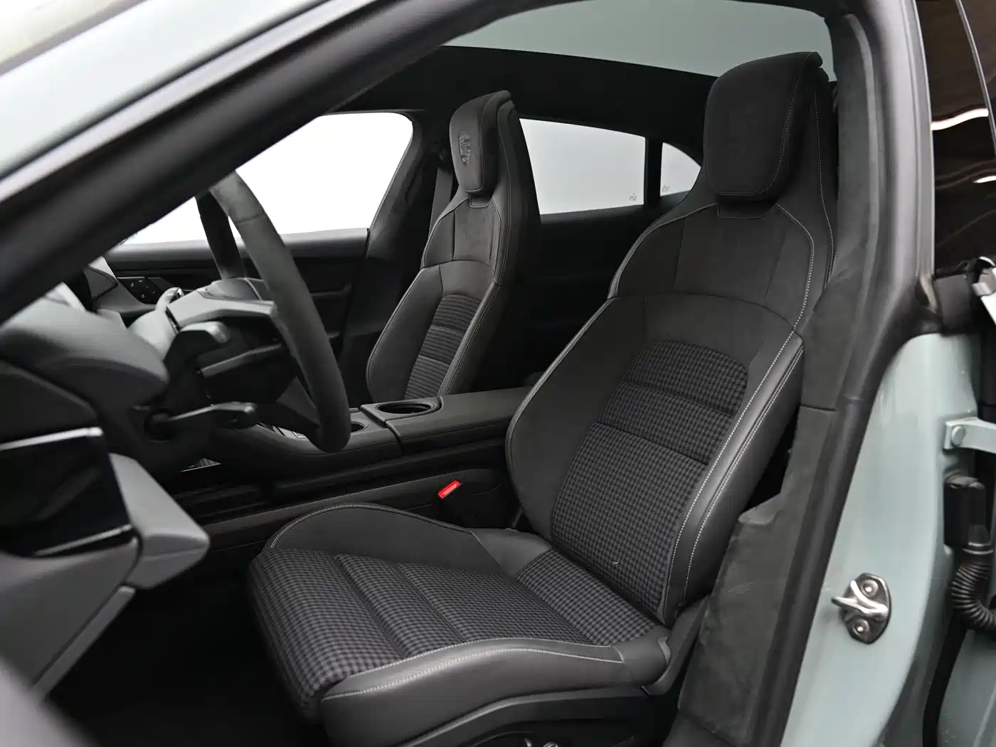 Porsche Taycan 2026 Taycan 4S Cross Turismo фото 10