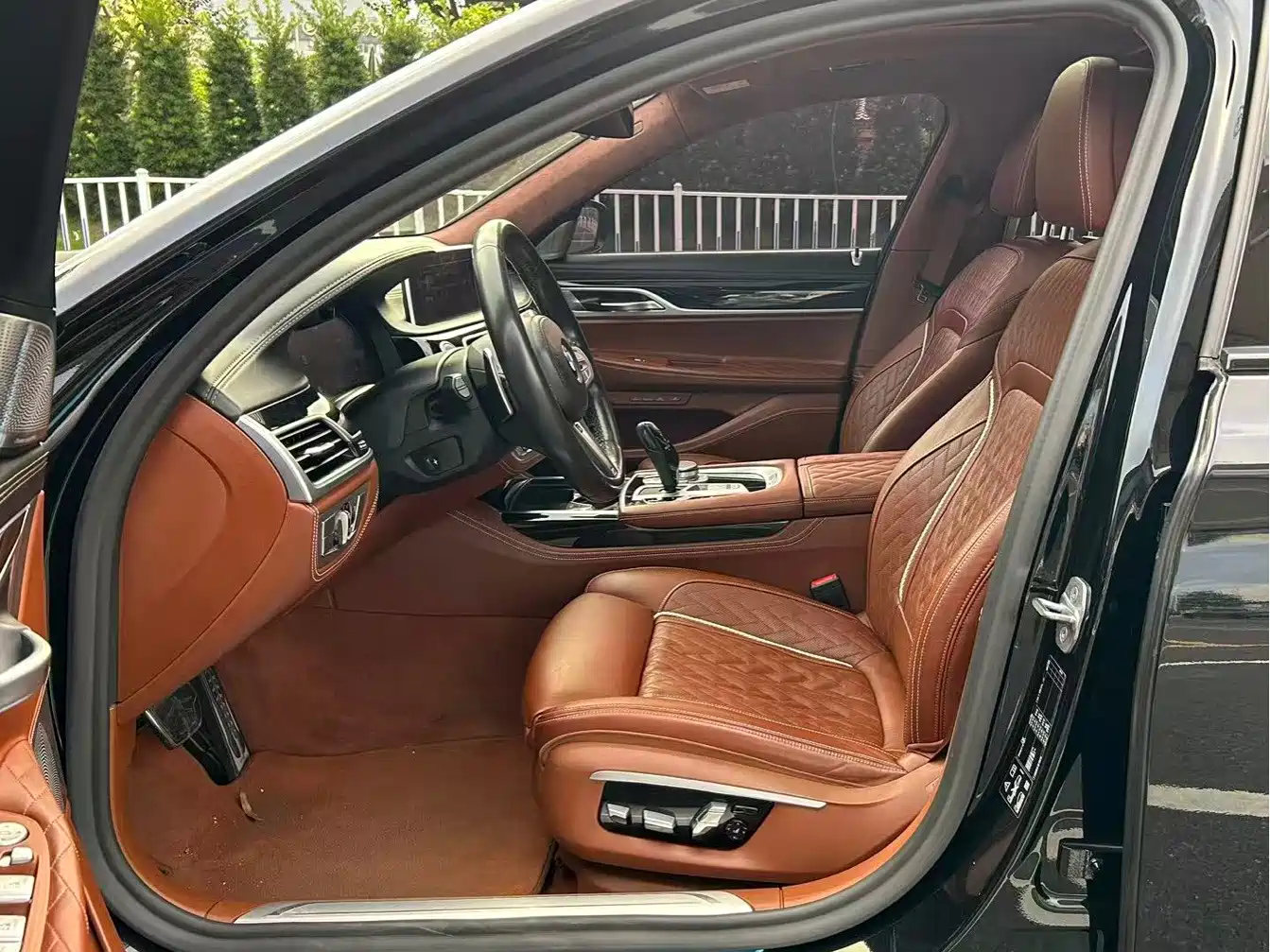 صورة 10 - BMW 7 Series