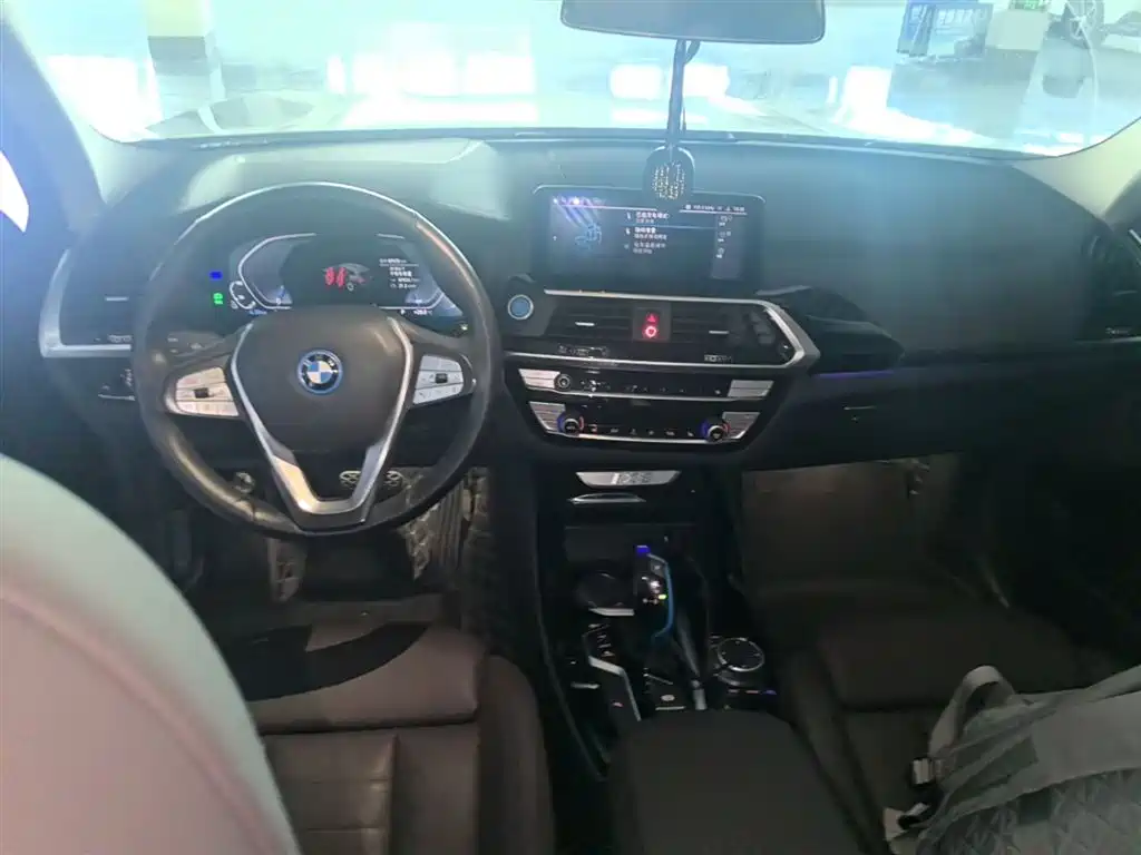BMW iX3 2021 Leading фото 6