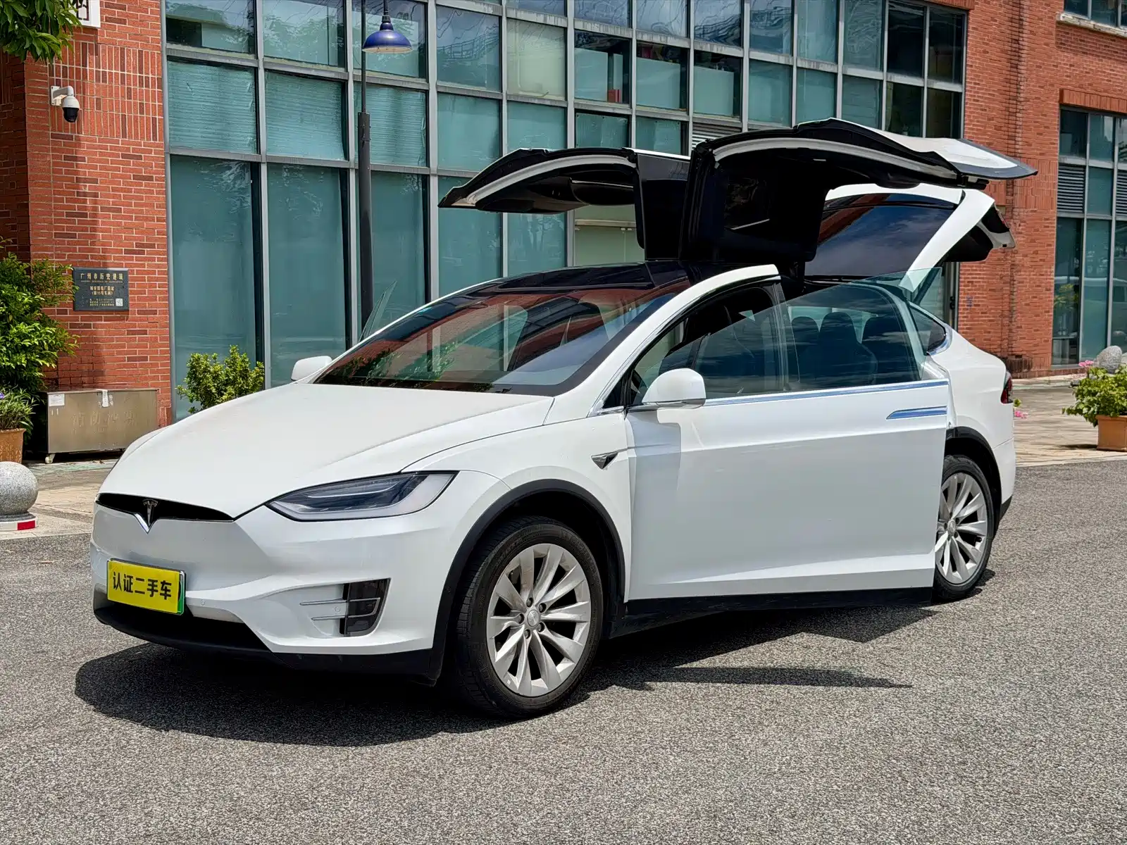 Фото 1 - Tesla Model X