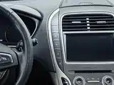 Photo 13 - Lincoln MKX