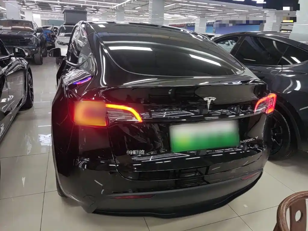 Photo 6 - Tesla Model Y