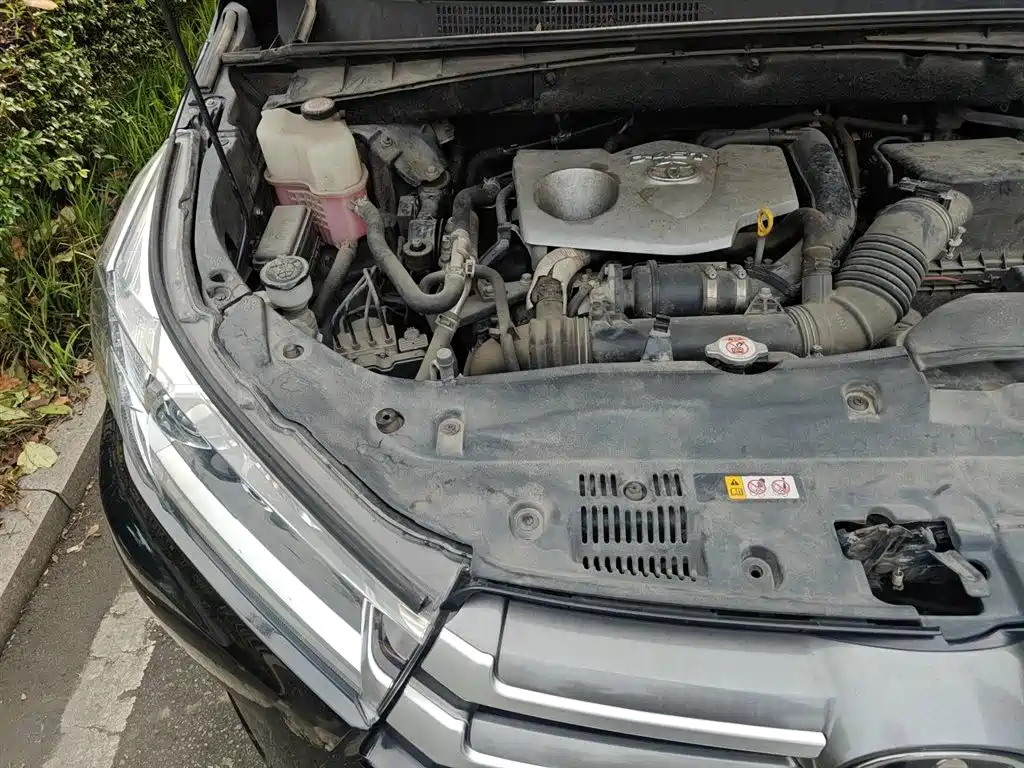 TOYOTA HIGHLANDER