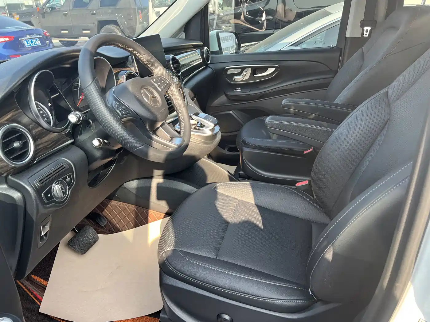 Mercedes-Benz V-Class 2018 2017 Model V 260 Pilot Edition