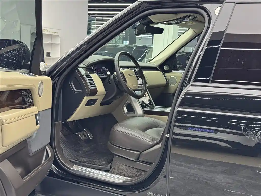 Land Rover Range Rover 2022 3.0 L6 360PS Heritage Edition фото 6