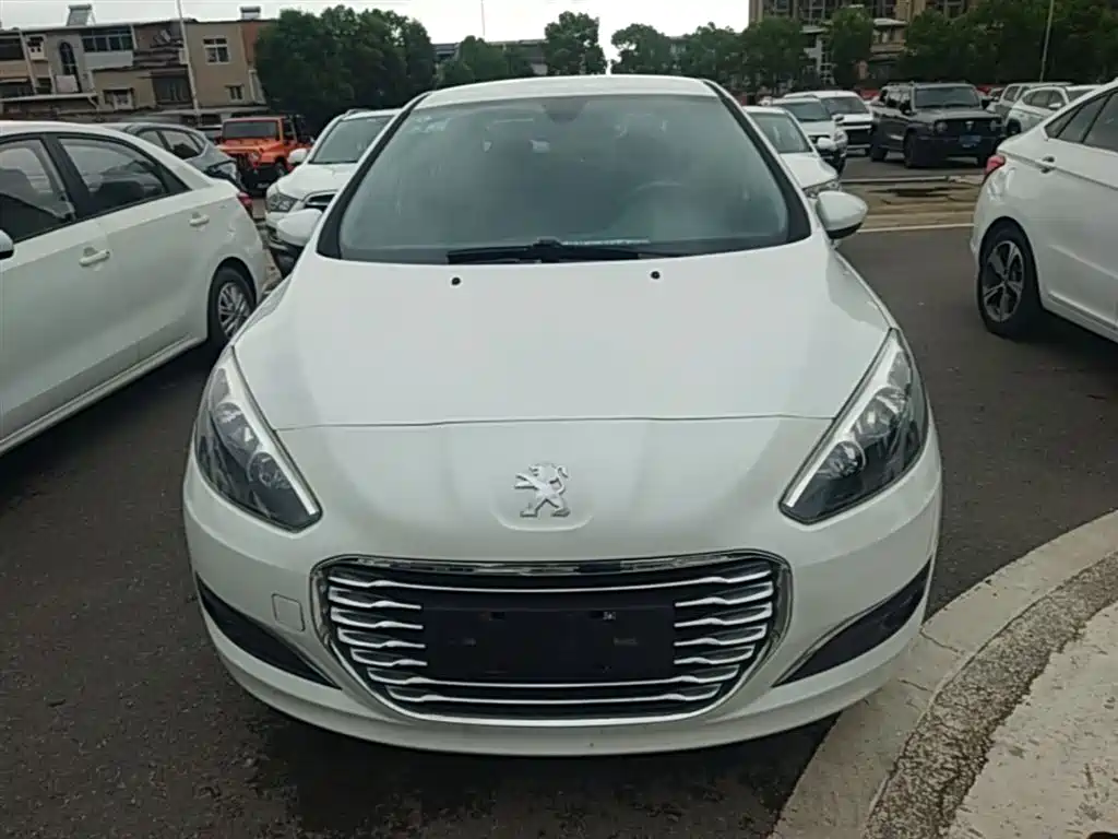 Peugeot 308 2014 Model Joy Edition Classic 1.6L Automatic Superior Style фото 3