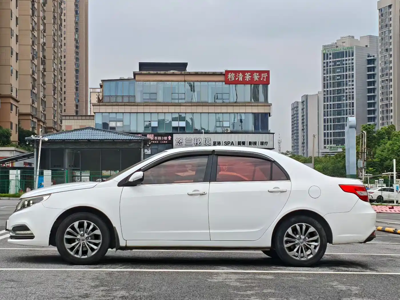 Фото 8 - Geely Vision