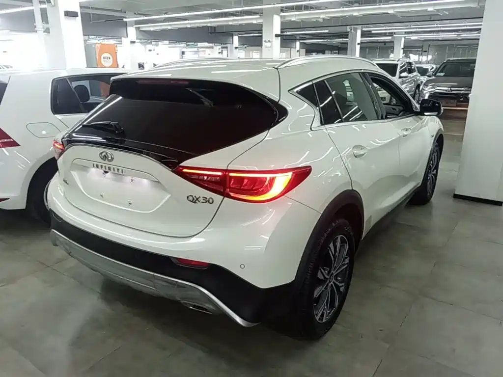 Infiniti QX30 2017 2017 Model 2.0T 4WD Fashion