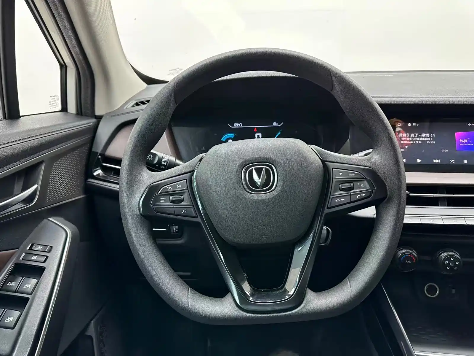 Фото 25 - Changan CS15
