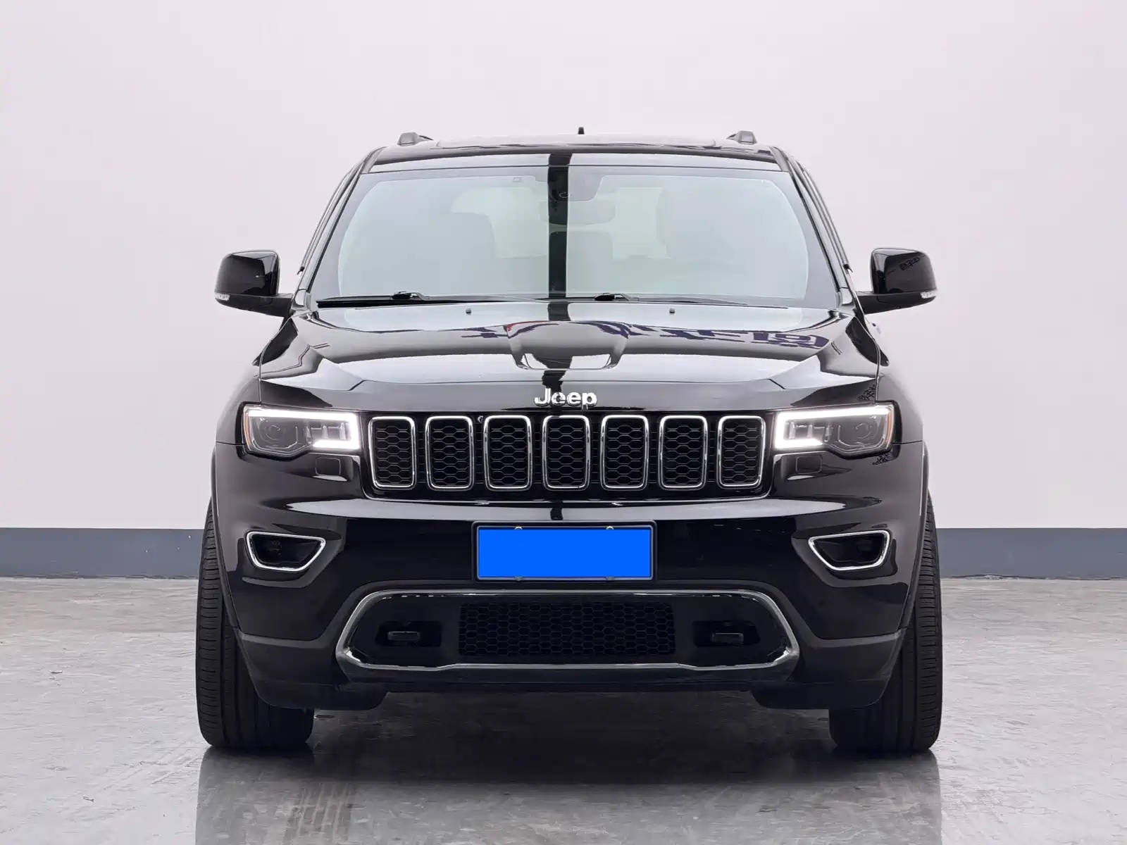 Photo 2 - Jeep Grand Cherokee (Import)