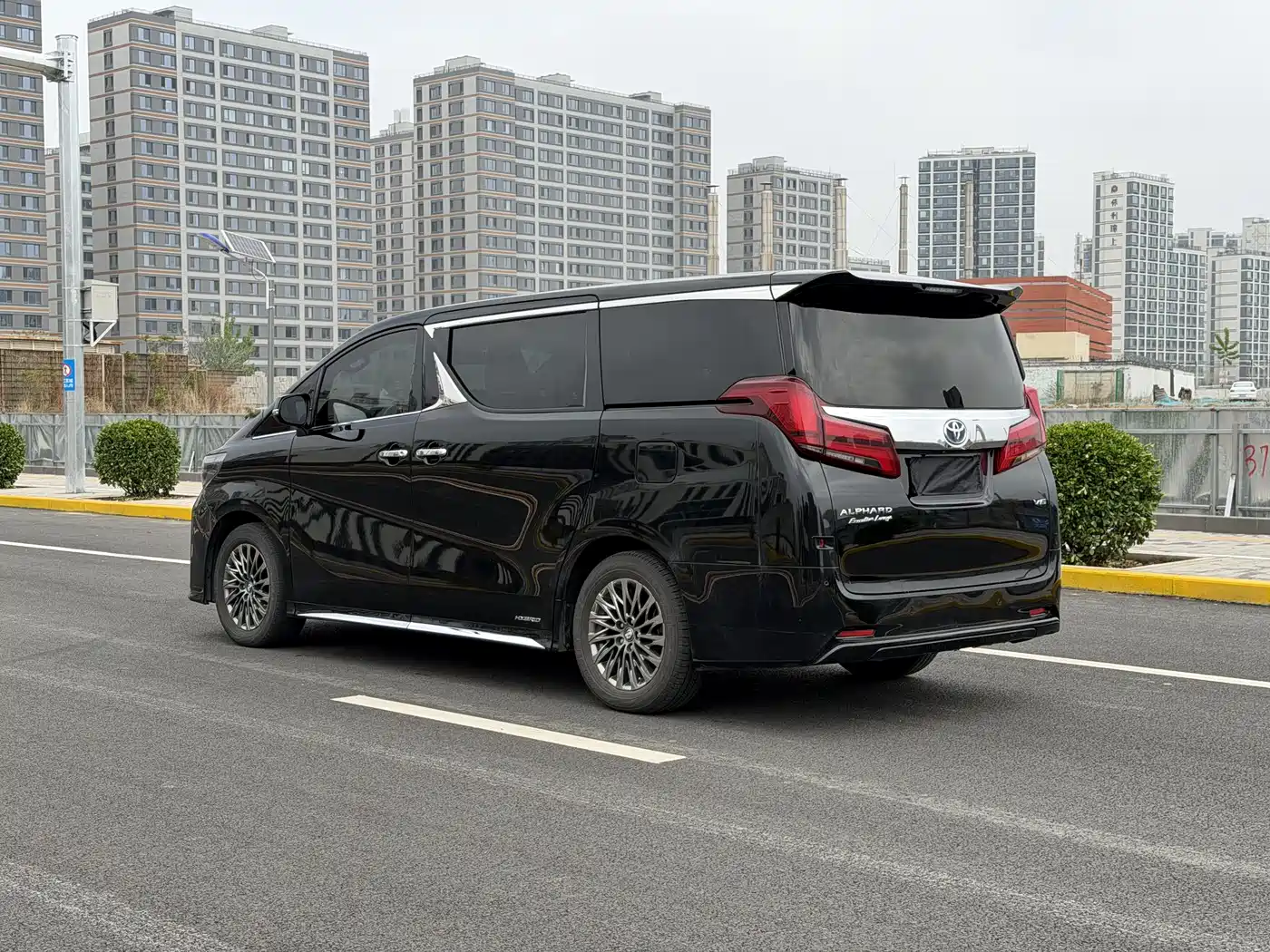 Toyota Vellfire 2019 Hybrid 2.5L HV Premium Edition фото 5