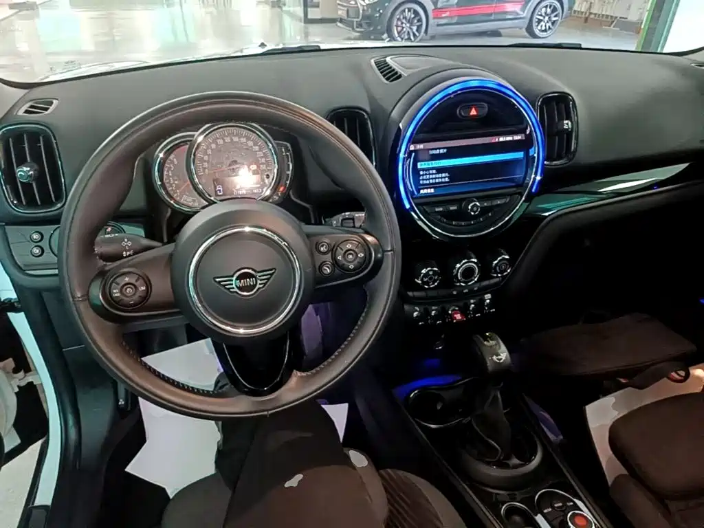 Фото 10 - MINI COUNTRYMAN