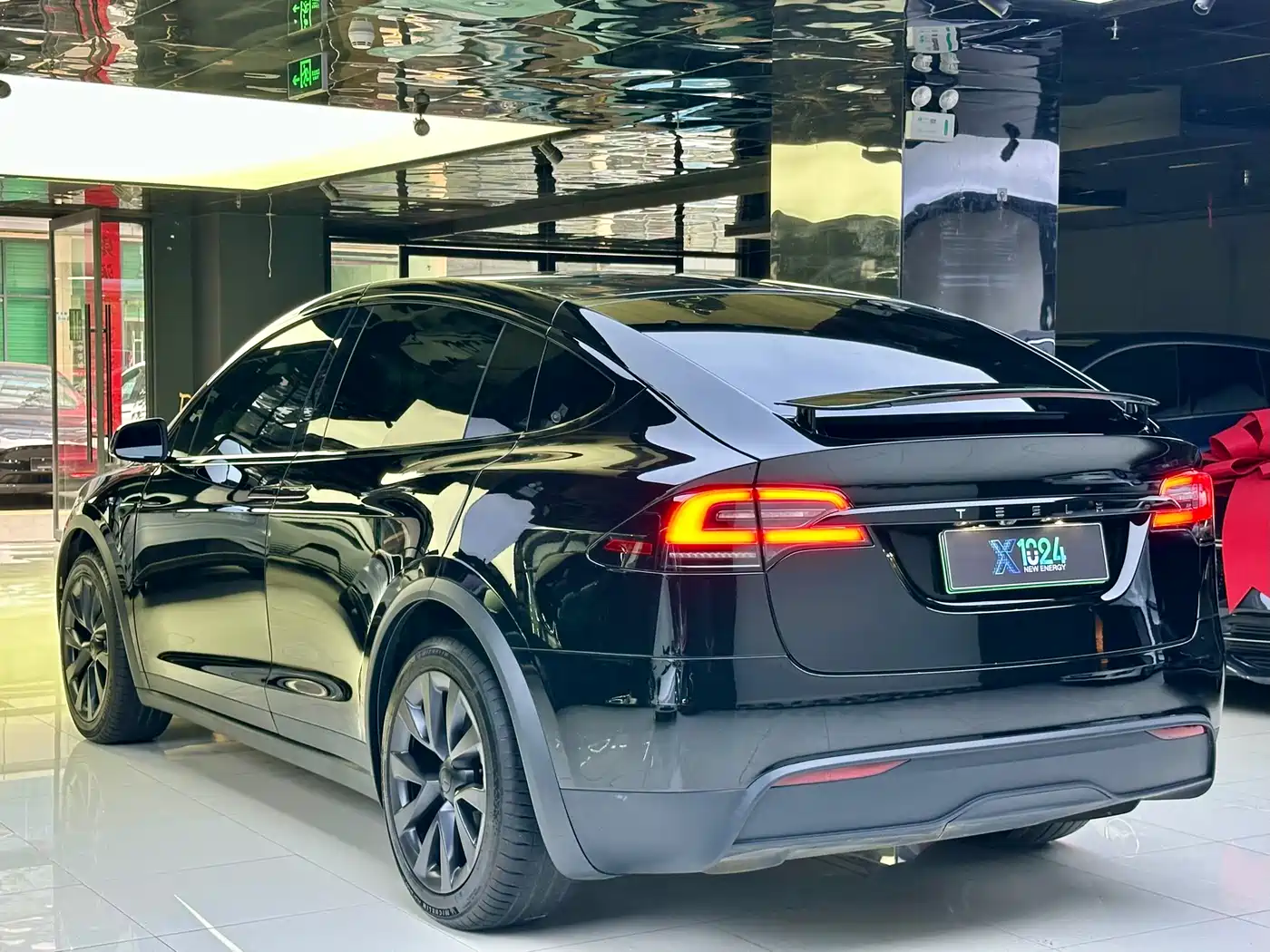 TESLA MODEL X