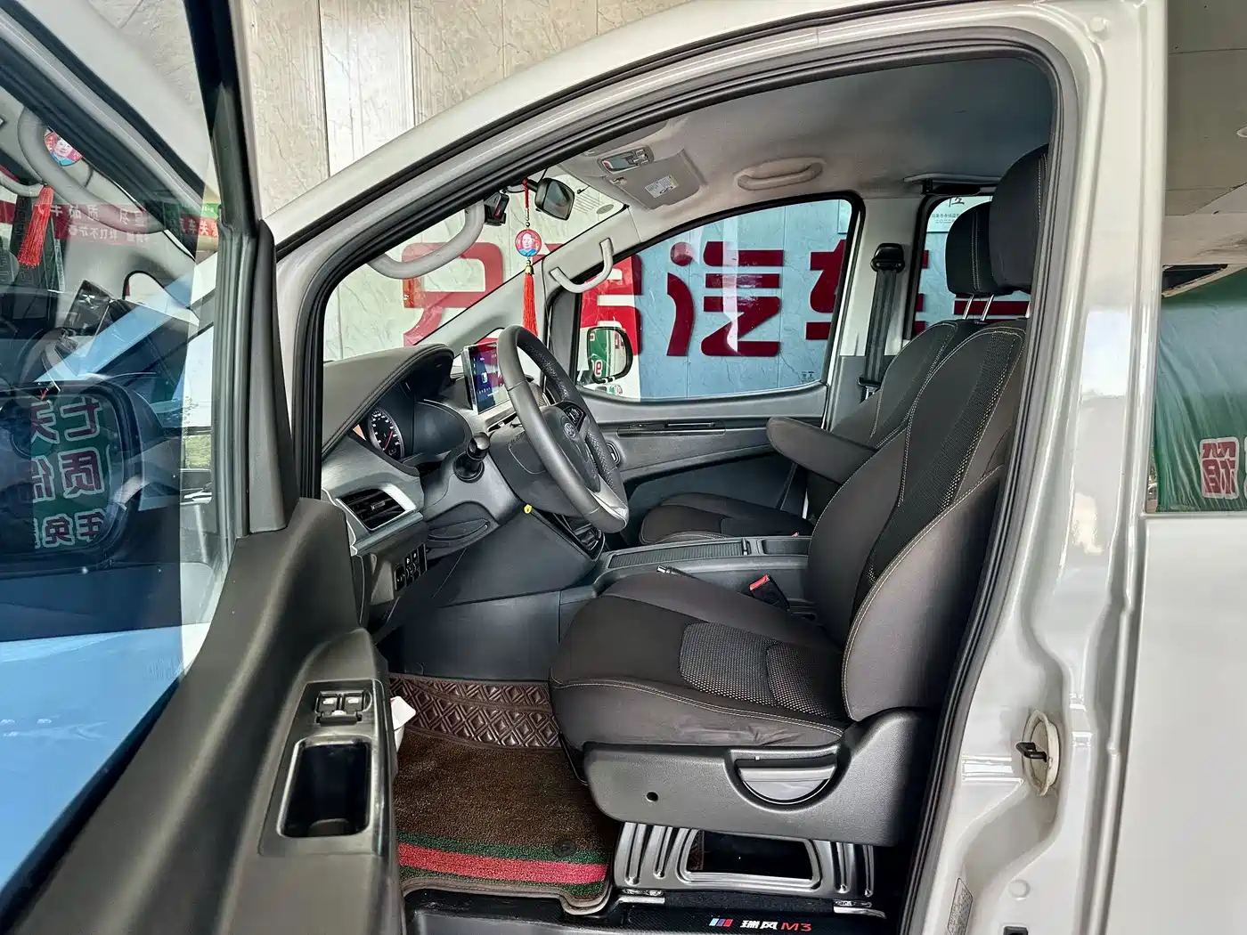 JAC Refine M3 2022 2022 1.5T 7-Seater Standard