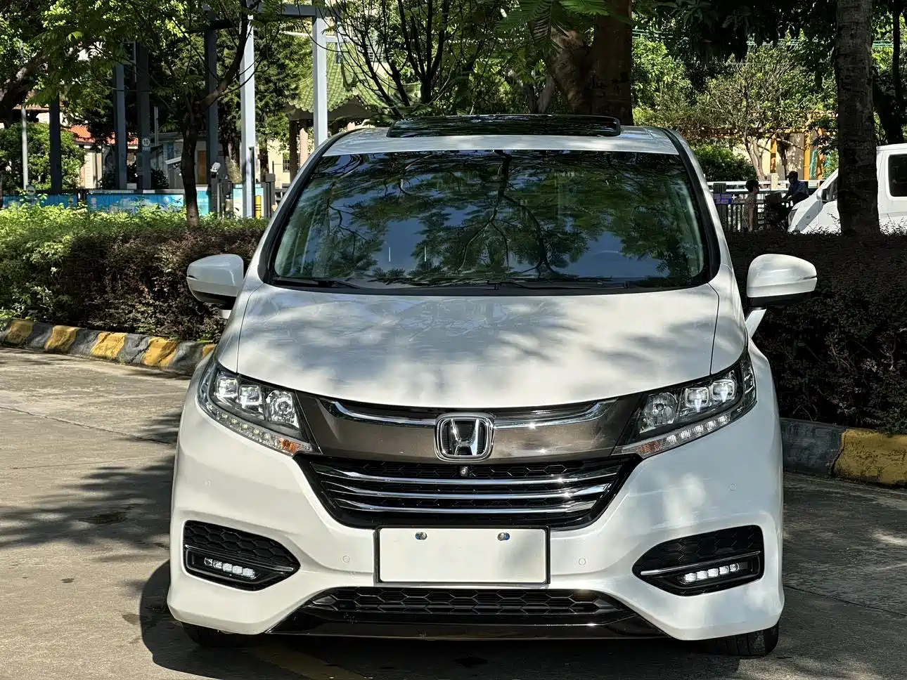 Фото 2 - Honda Odyssey