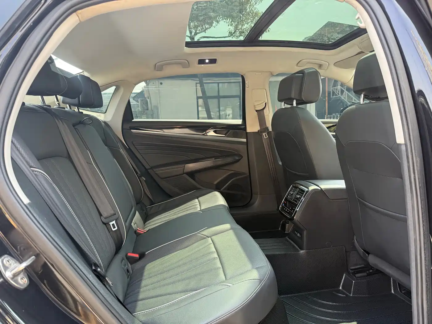 Volkswagen Passat 2024 330TSI Elite Edition фото 14