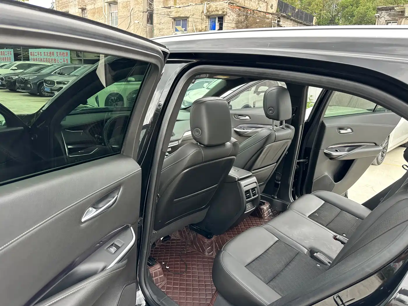 Фото 8 - Cadillac XT4