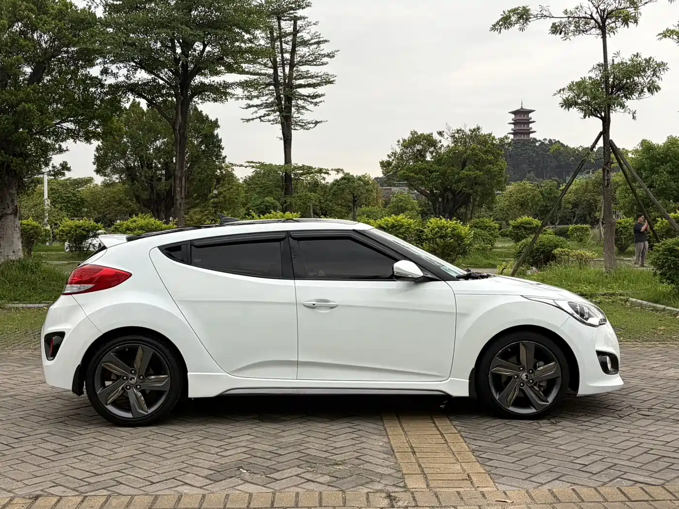 Hyundai Veloster 2012 1.6T Automatic Premium фото 4