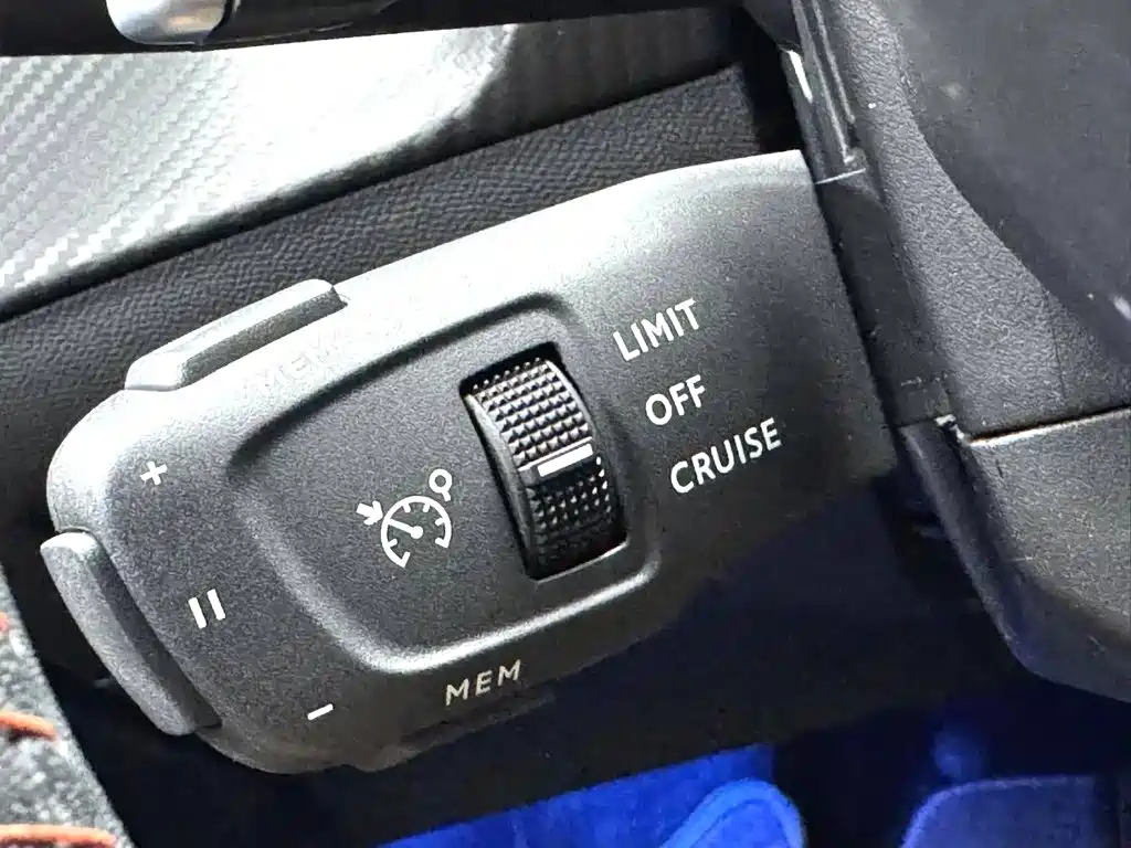 Peugeot 2008 2023 2022 230THP THE ONE
