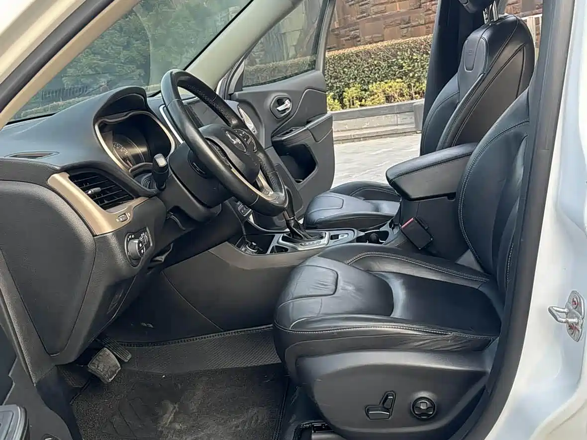Jeep Cherokee (Import) 2015 2015 2.4L Elite Edition