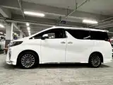 Photo 7 - Toyota Alphard