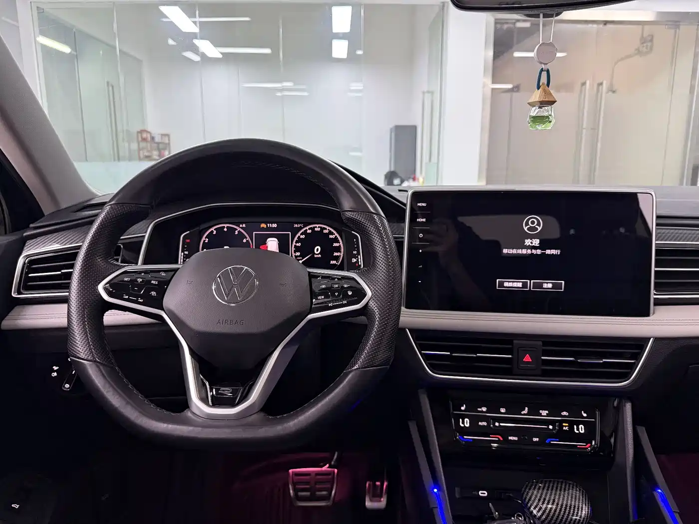 Volkswagen Tiguan L 2023 330TSI Auto 2WD R-Line Premium Edition фото 16