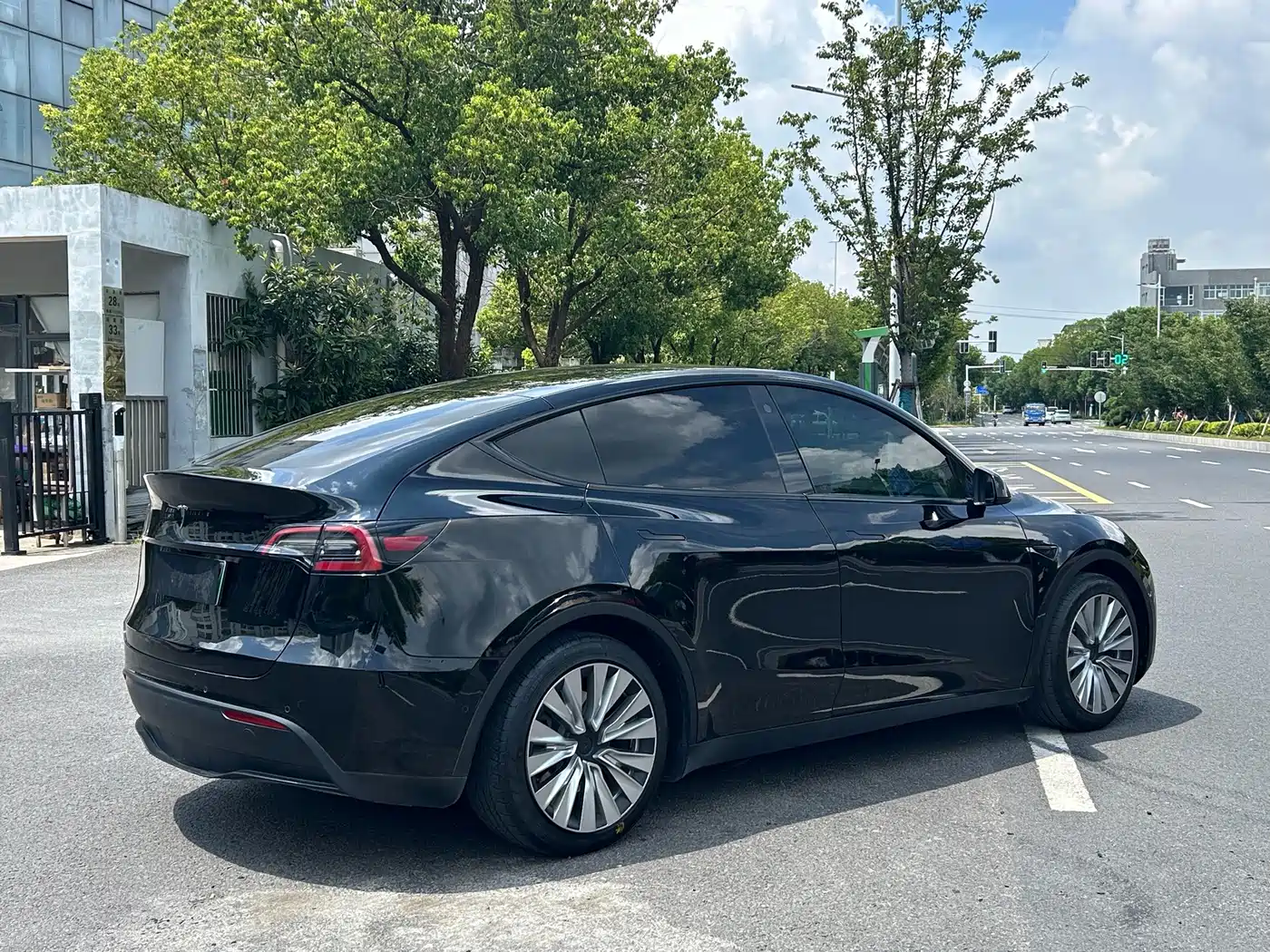 Photo 8 - Tesla Model Y