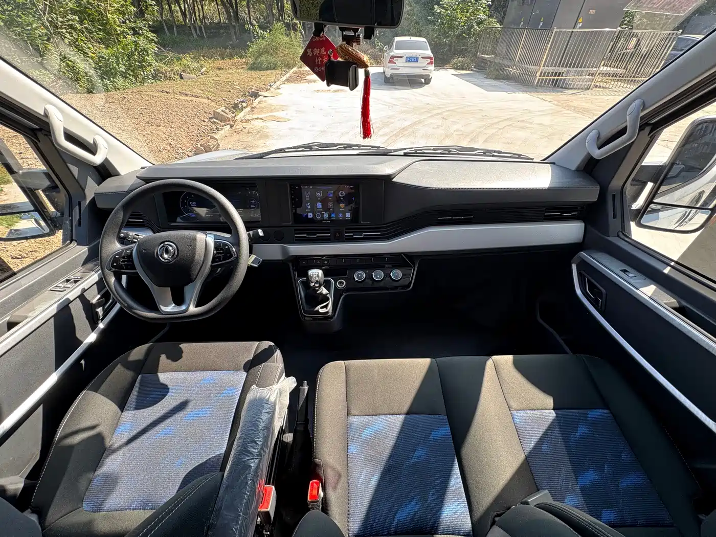Dongfeng Yufeng Yufeng 2025 2023 V9+ 2.0T Manual FWD Multi-purpose Medium Wheelbase Medium Roof 7/8/9 Seater