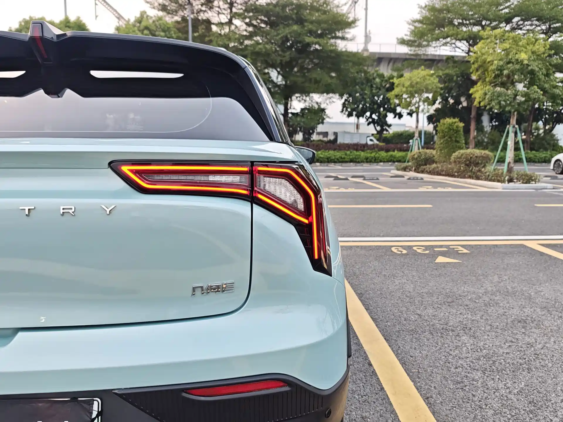 Фото 20 - Geely Geometry E Firefly