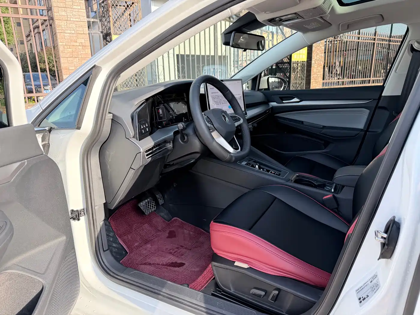 Volkswagen Golf 2025 300TSI фото 6