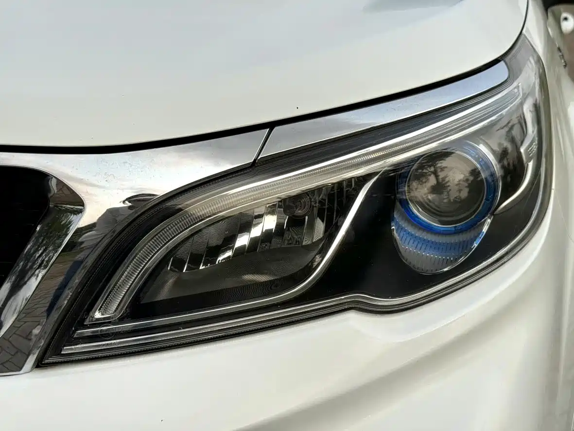 Фото 12 - Geely Vision X3