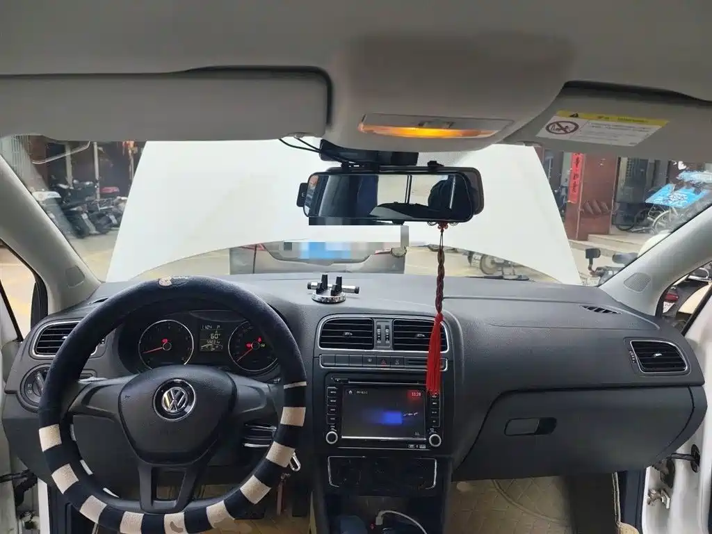 Volkswagen Polo 2014 1.6L Automatic Comfort Edition фото 13