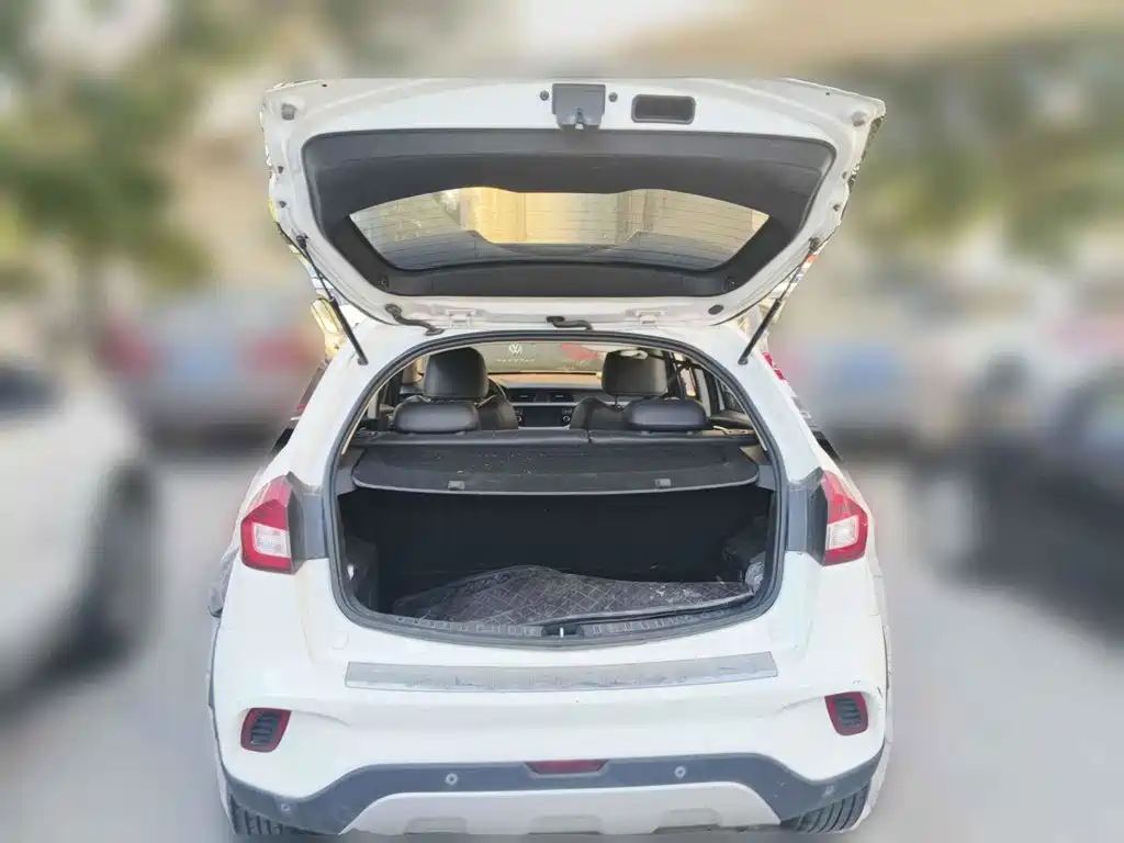 Фото 5 - Geely Vision X3
